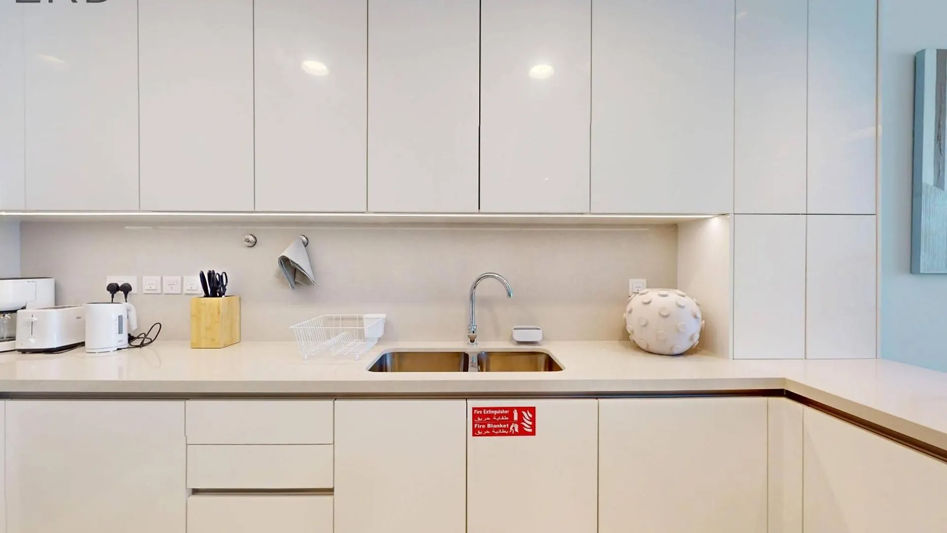 Elegant 2Br With Maids And Stunning Canal Views Dubai Apartment